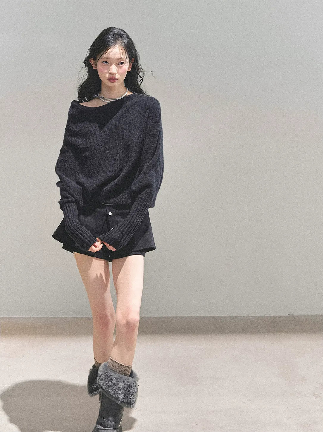 Maglione in maglia morbida con scollo monospalla