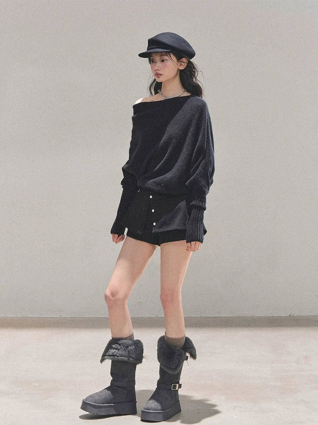 Maglione in maglia morbida con scollo monospalla