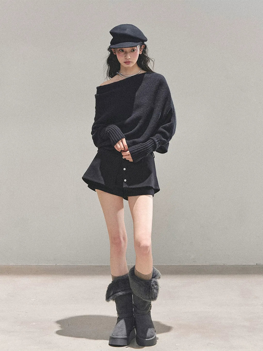Maglione in maglia morbida con scollo monospalla