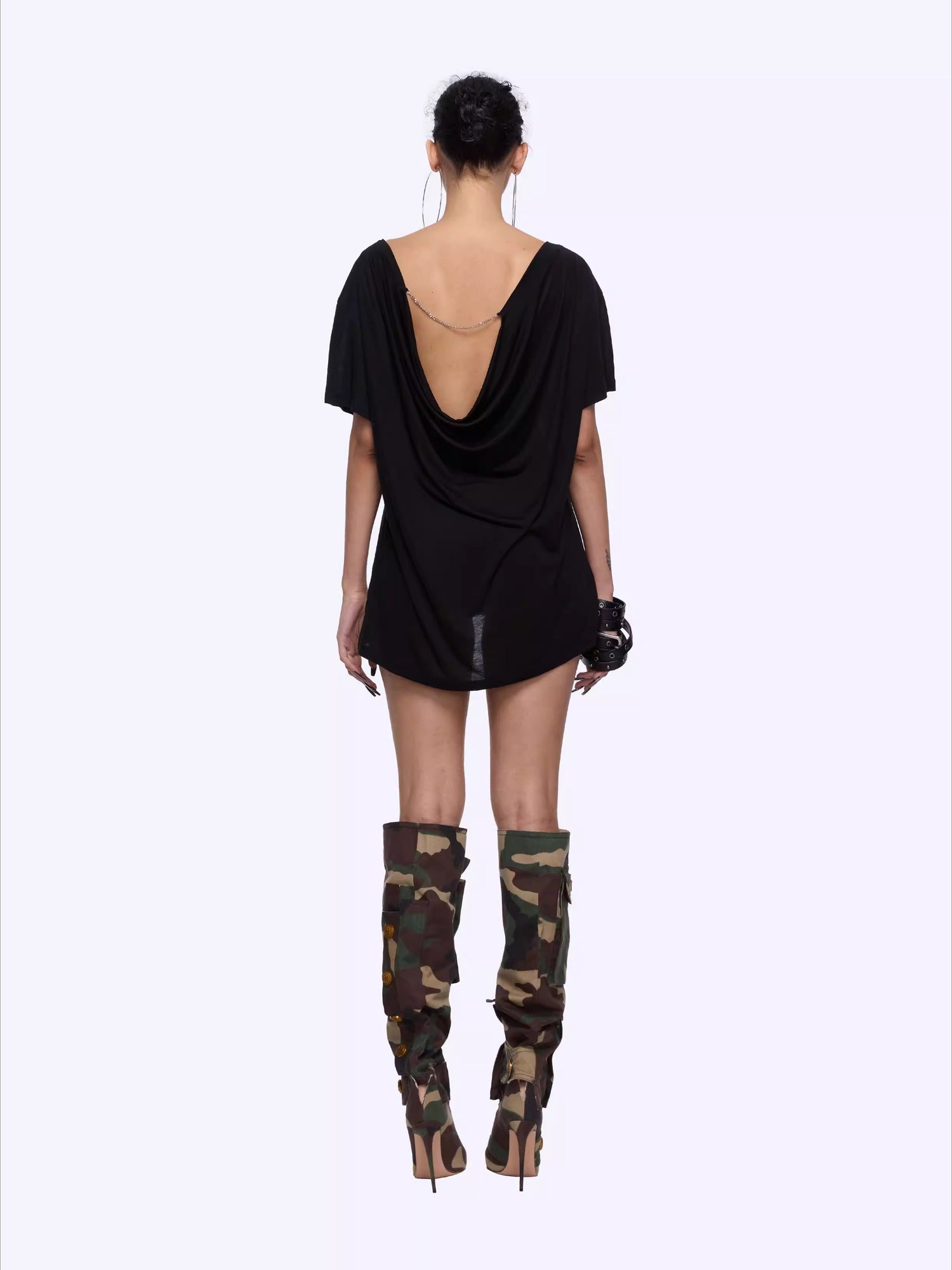 Blend Open-Back Chain Detail Loose T-Shirt