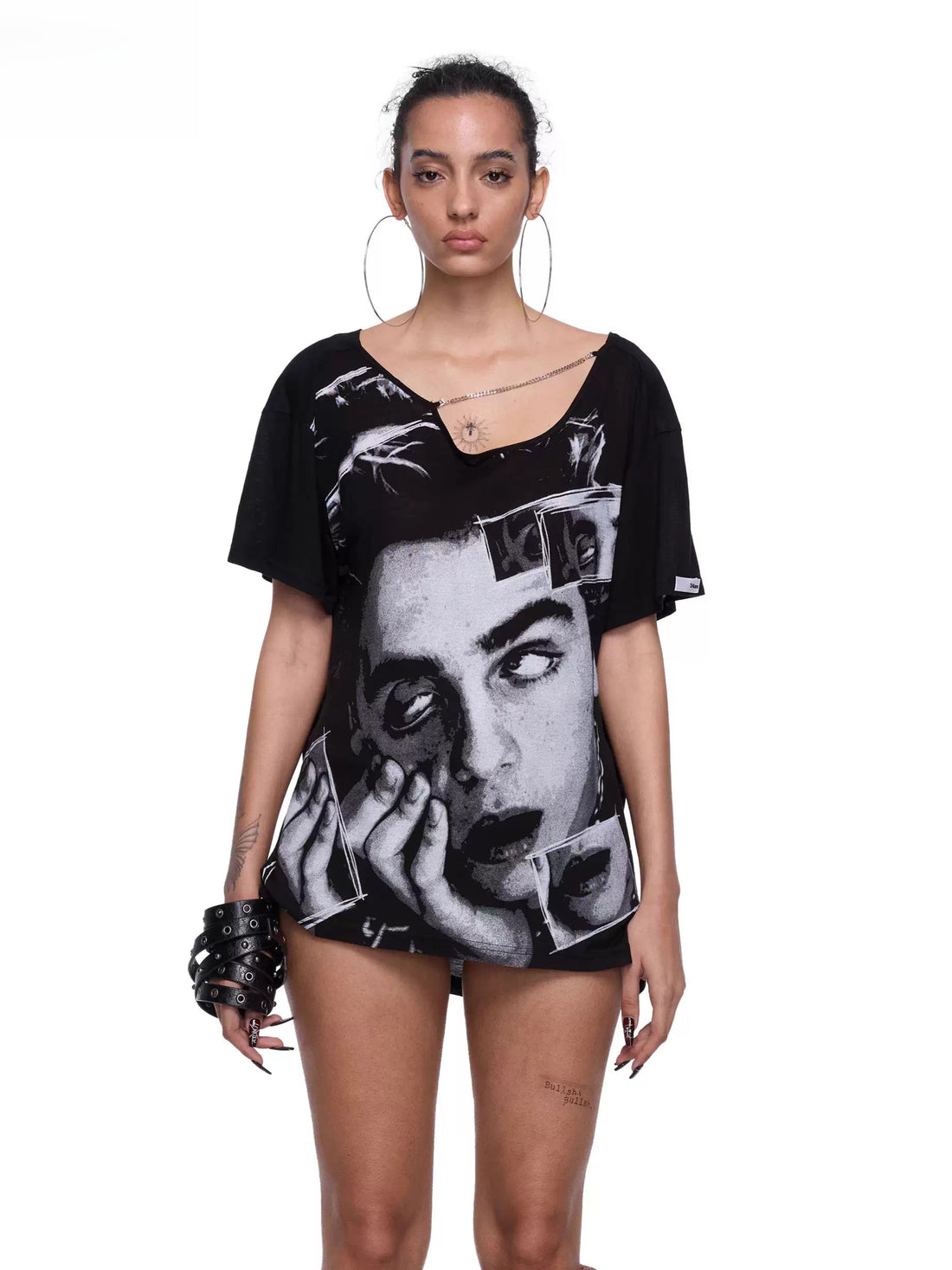 Blend Open-Back Chain Detail Loose T-Shirt