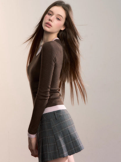 Contrast V-Neck Layered Knit Turtleneck