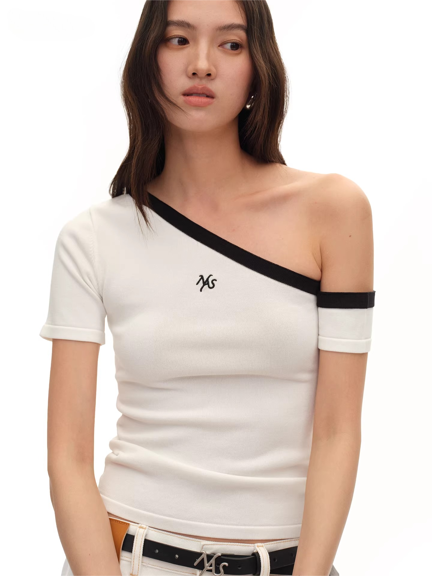 Asymmetric Sculpting Contrast Trim Fitted Tee