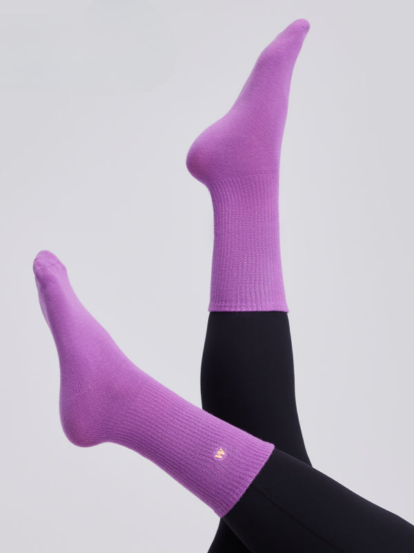 Soft &amp; Skin-friendly Striped Mid-calf Sports Socks