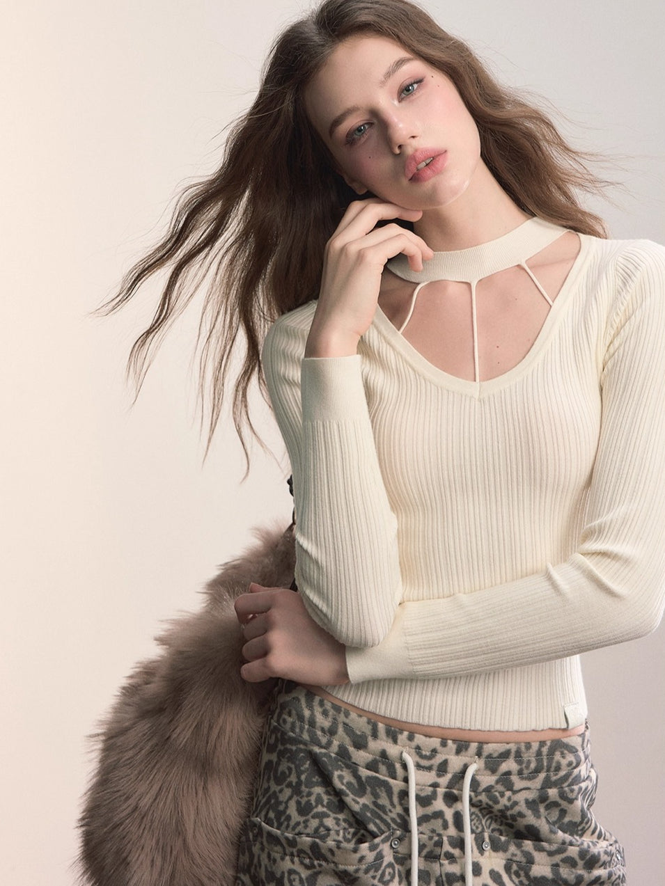 Choker Neck Slim-Fit Ribbed Knit Crewmeck