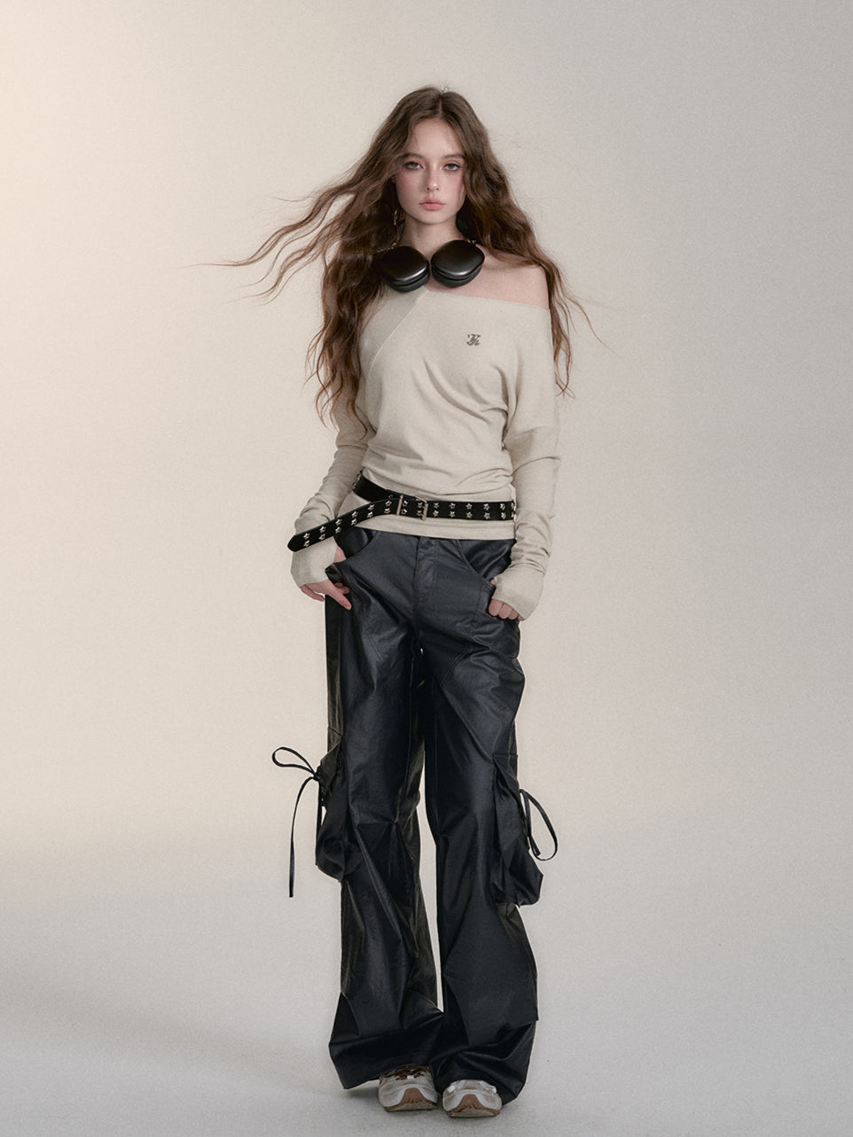 Black Pockets Wide-Leg Cargo Pants