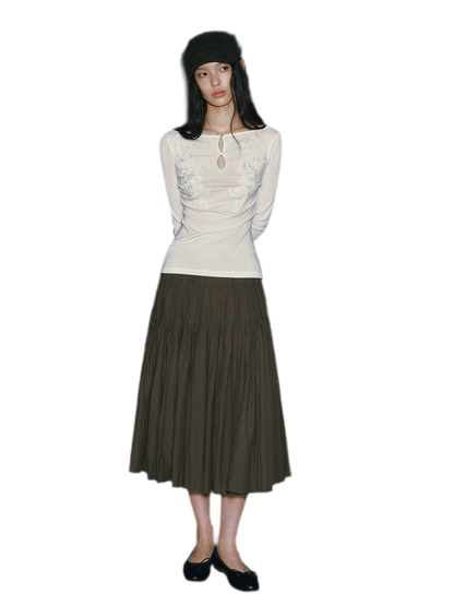 Top en maille Tencel brodé avec découpes