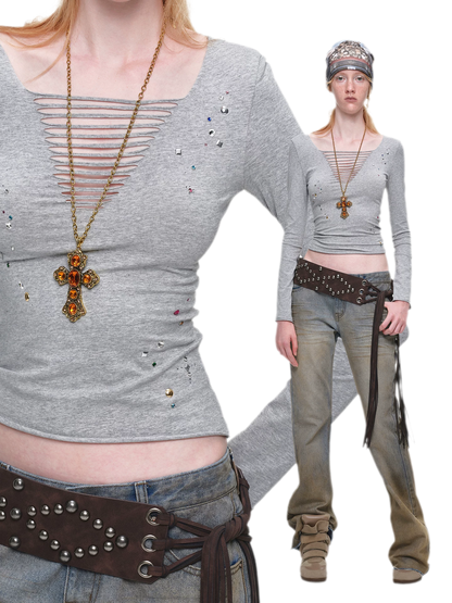 Haut à col en V avec découpes et strass