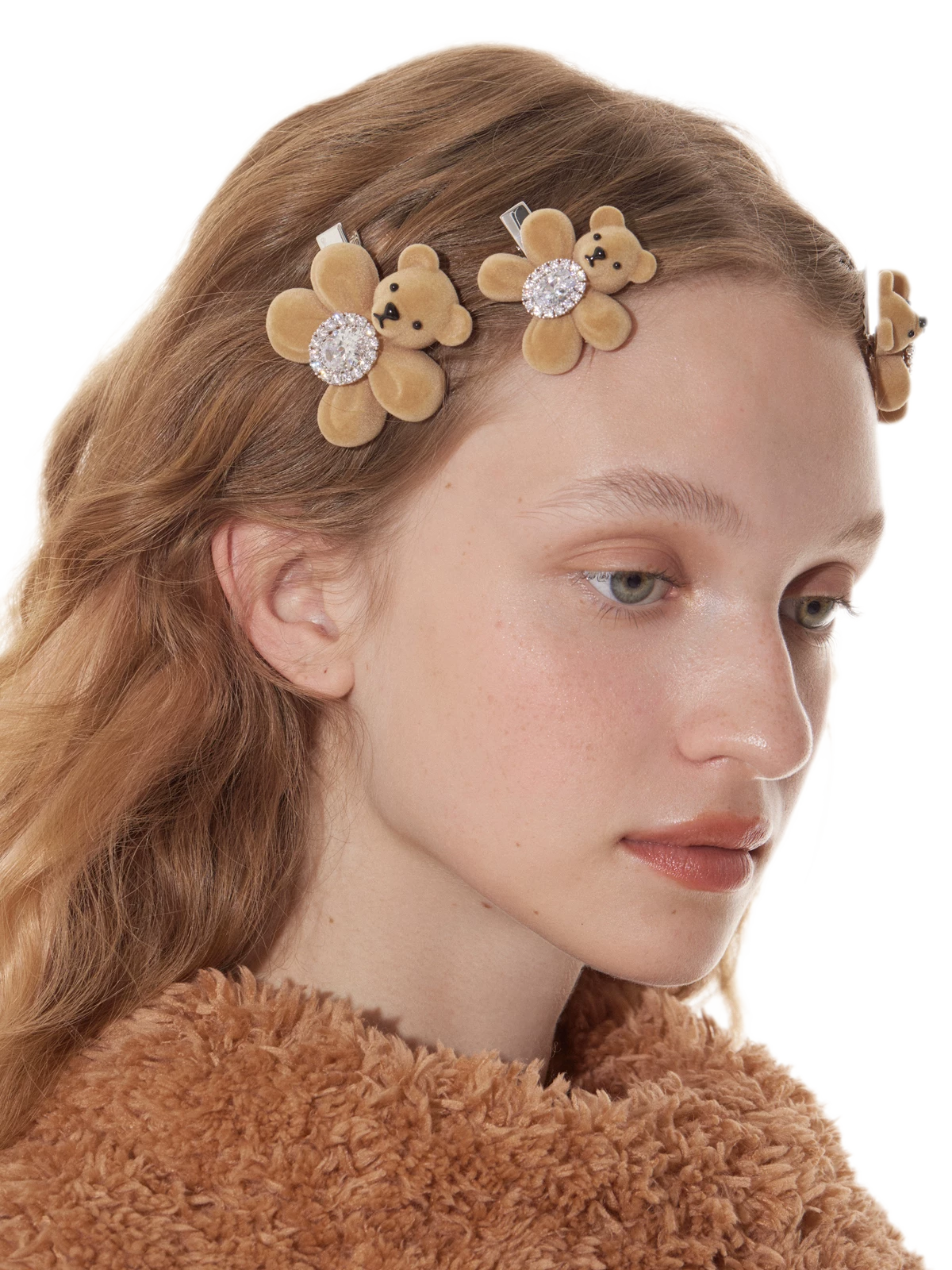 Pinza para el cabello con oso flocado y piedras preciosas