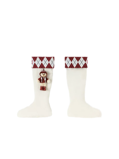 Tất cao đến gối họa tiết argyle với mặt dây gấu