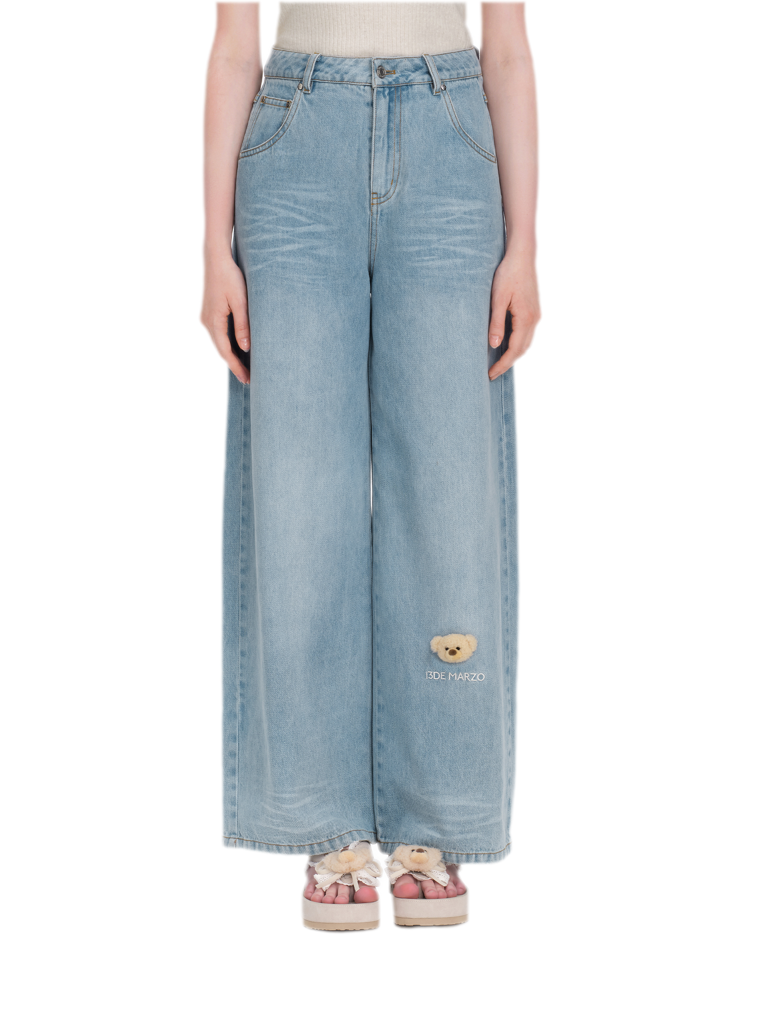 13DE MARZO Bear Appliqué Wide Jeans – Jeans