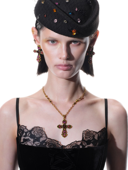 Collana con pendente a croce barocca vintage