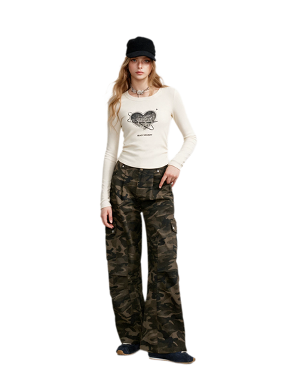 T-shirt ajusté à manches longues avec cœur en strass