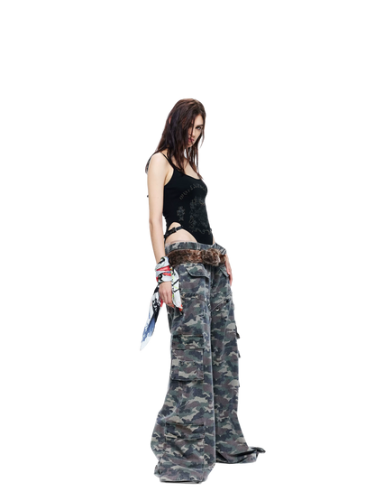 Gothic Print Waist-Exposed Vest