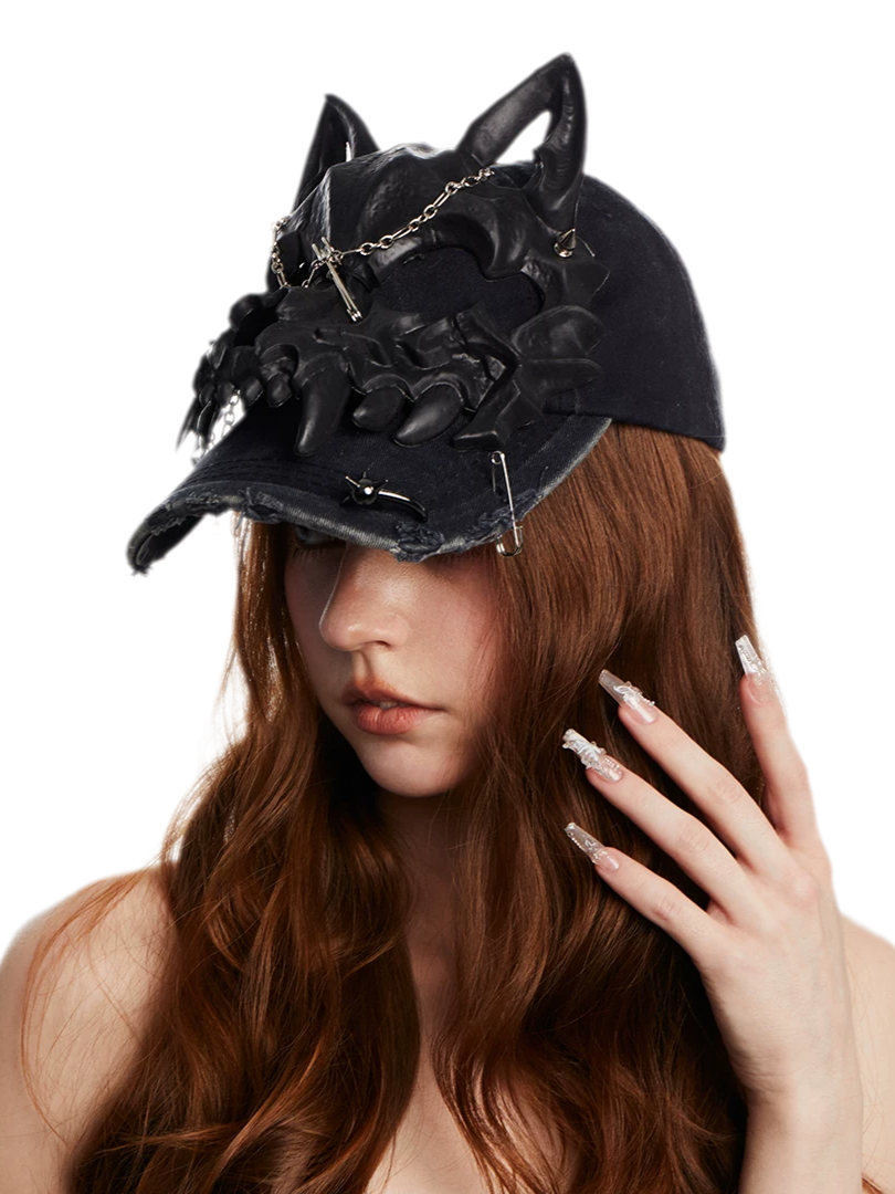 Gothic-Cap mit Nieten und Katzenohren