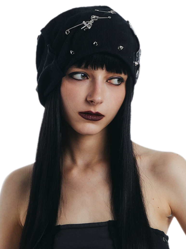 Gerippte Punk-Beanie mit Kreuzaufnäher