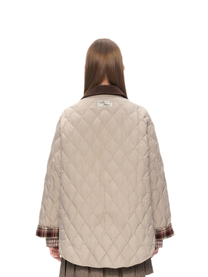 Leichte gesteppte Daunenjacke mit Rautensteppung