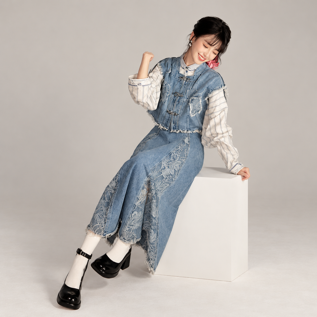锦蓝 Brocade Blue Embroidered Vest Pleated