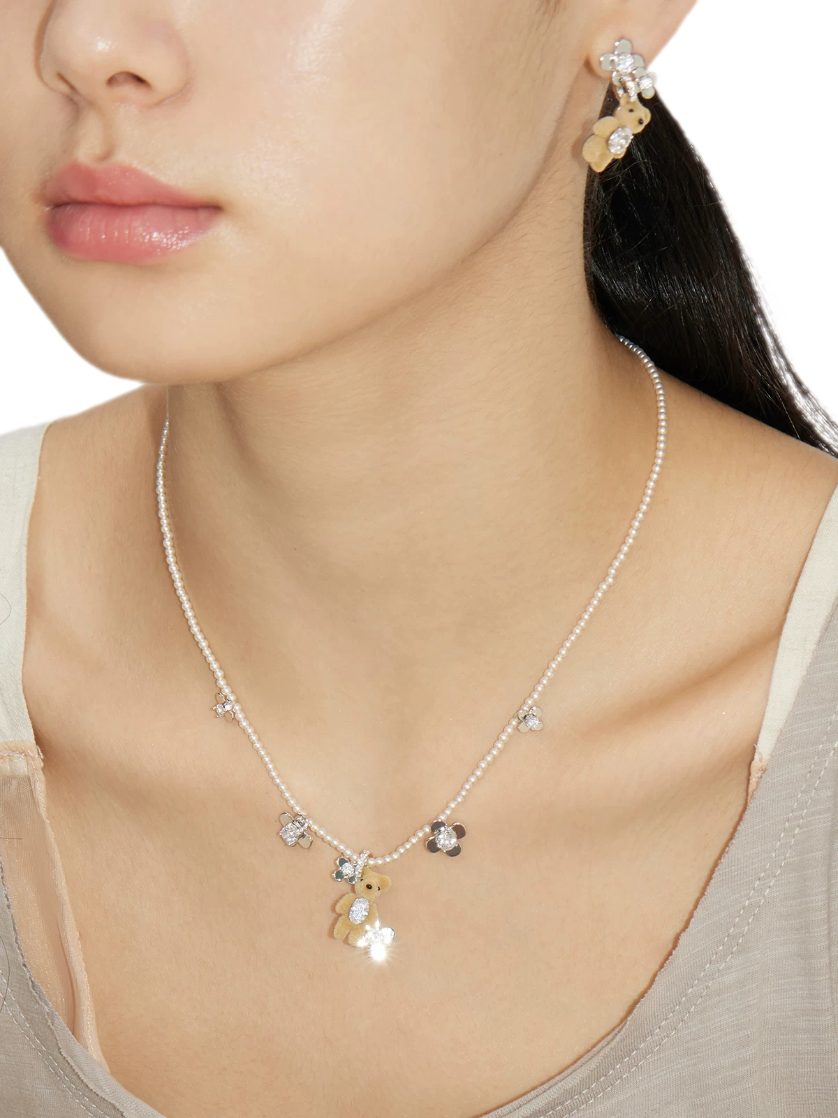 Floral Bear Pearl Necklace