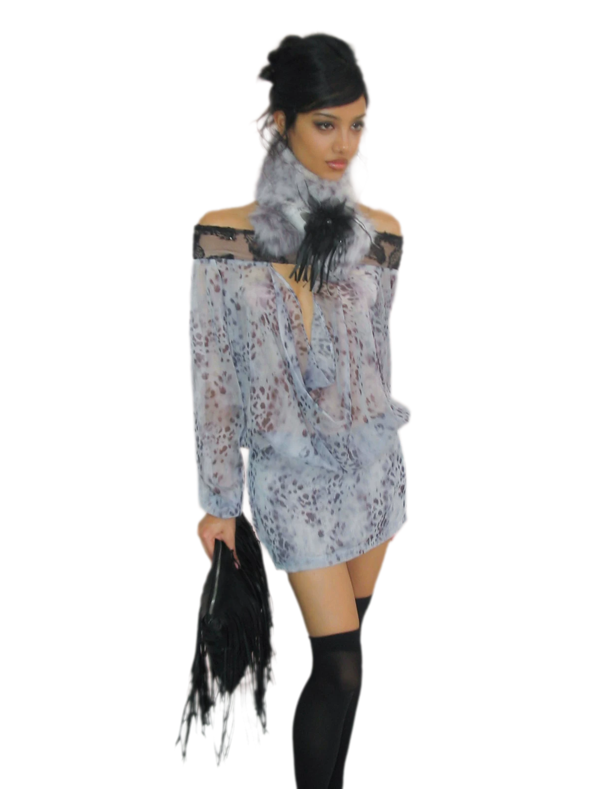 Robe en dentelle brodée à épaules dénudées