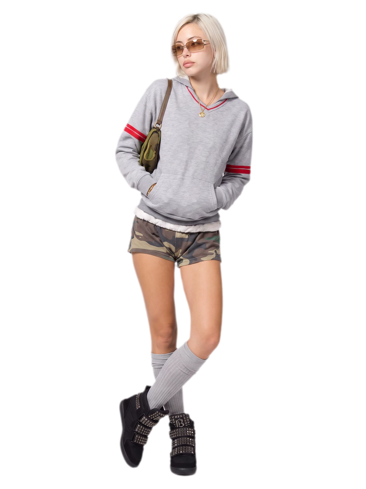 Sneakers alte con plateau e borchie
