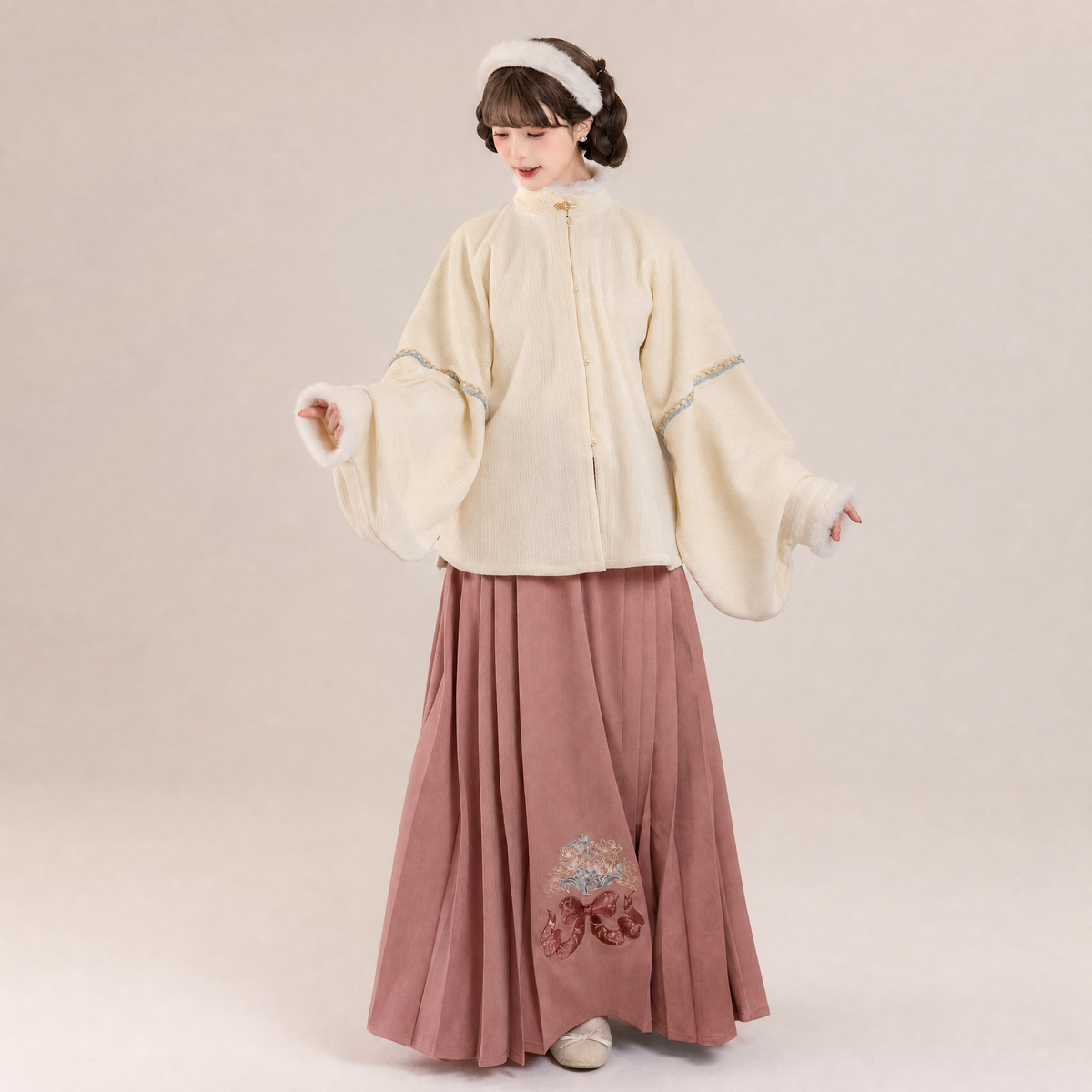 御冬心事 Winter Charm Hanfu Set