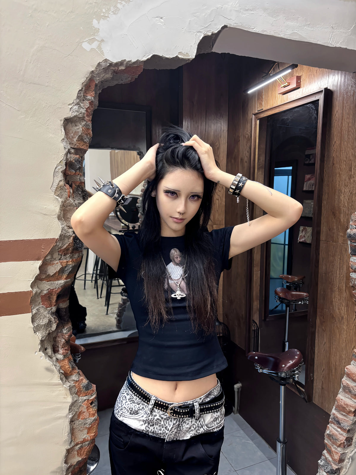 Graphic Print Fitted Cropped T-Shirt