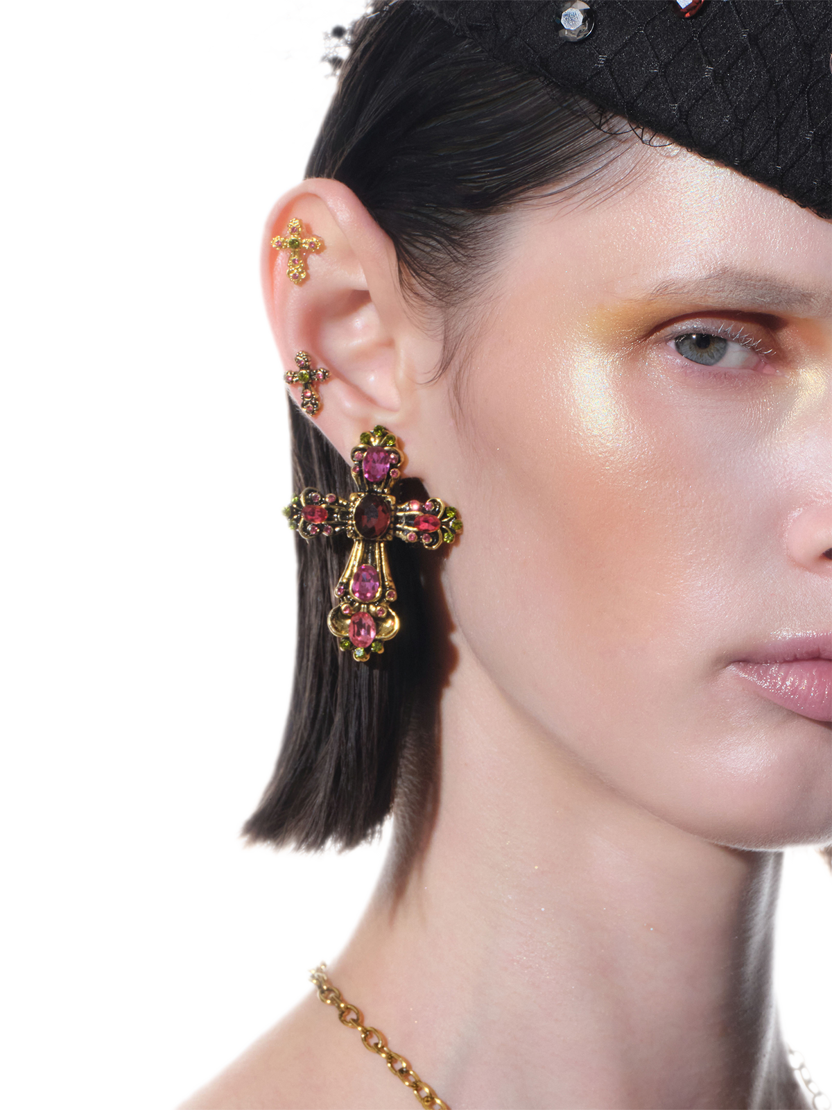Orecchini a clip con croce e cristalli barocchi