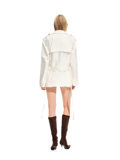 Plissierter zweireihiger Trenchcoat