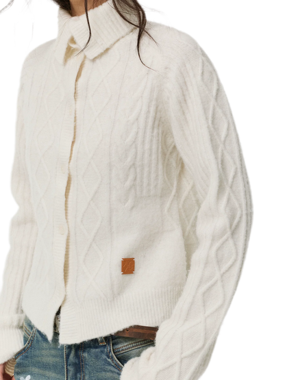 Taillierter Cardigan aus Zopfmusterstrick