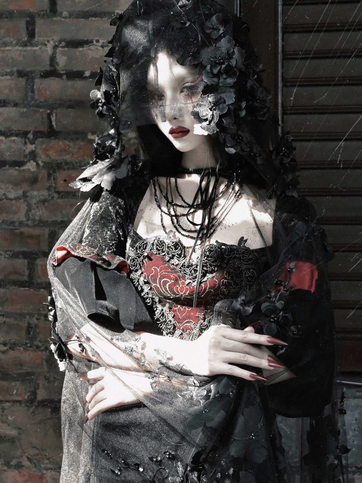 Áo choàng lưới Gothic có mũ đính hạt