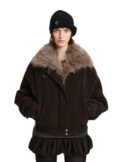 Cappello in lana con pompon e visiera