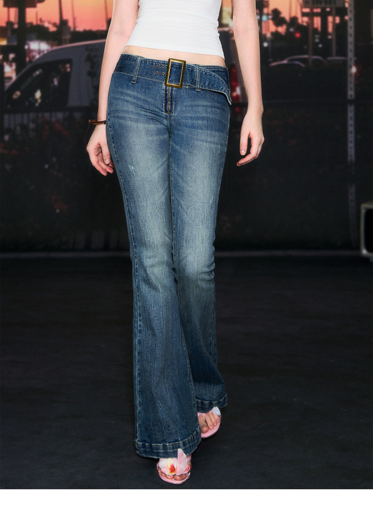 Wide Belt Flared Jeans