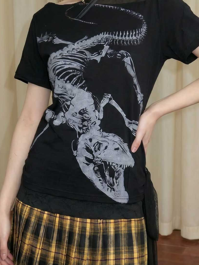 Graphic Fitted Short-Sleeve T-Shirt