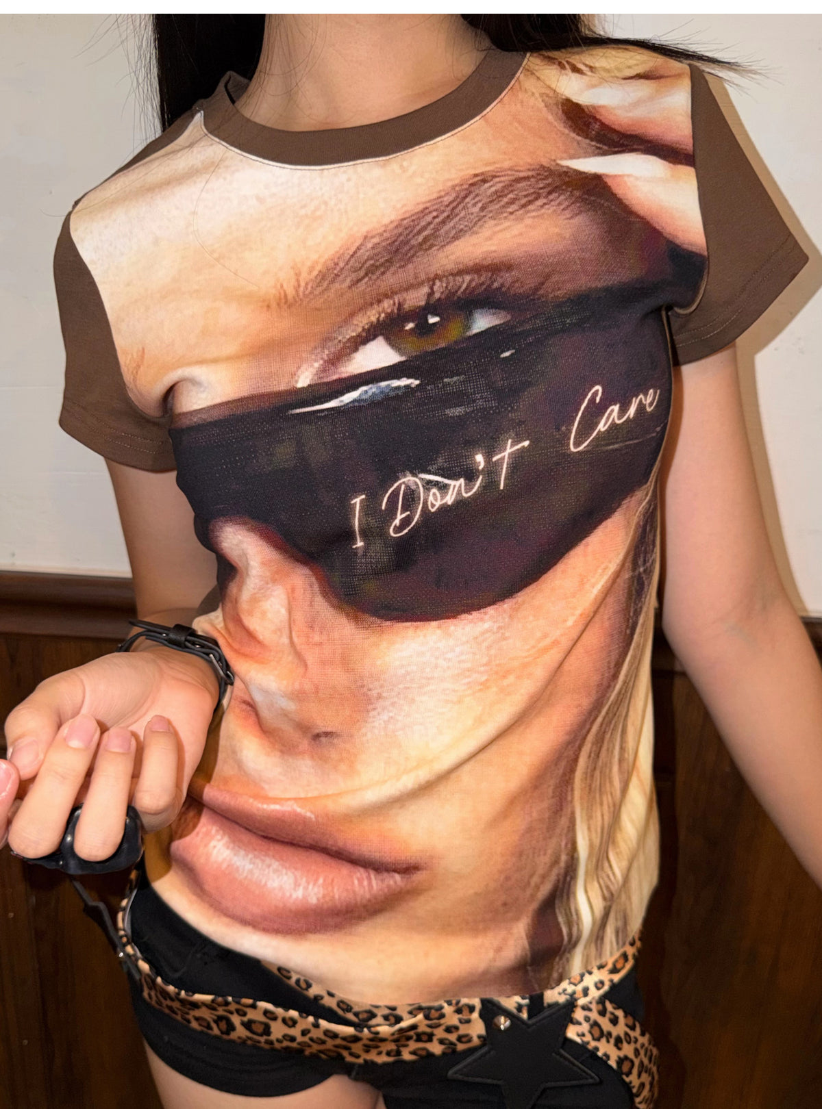Ribbed Graphic Fitted T-Shirt