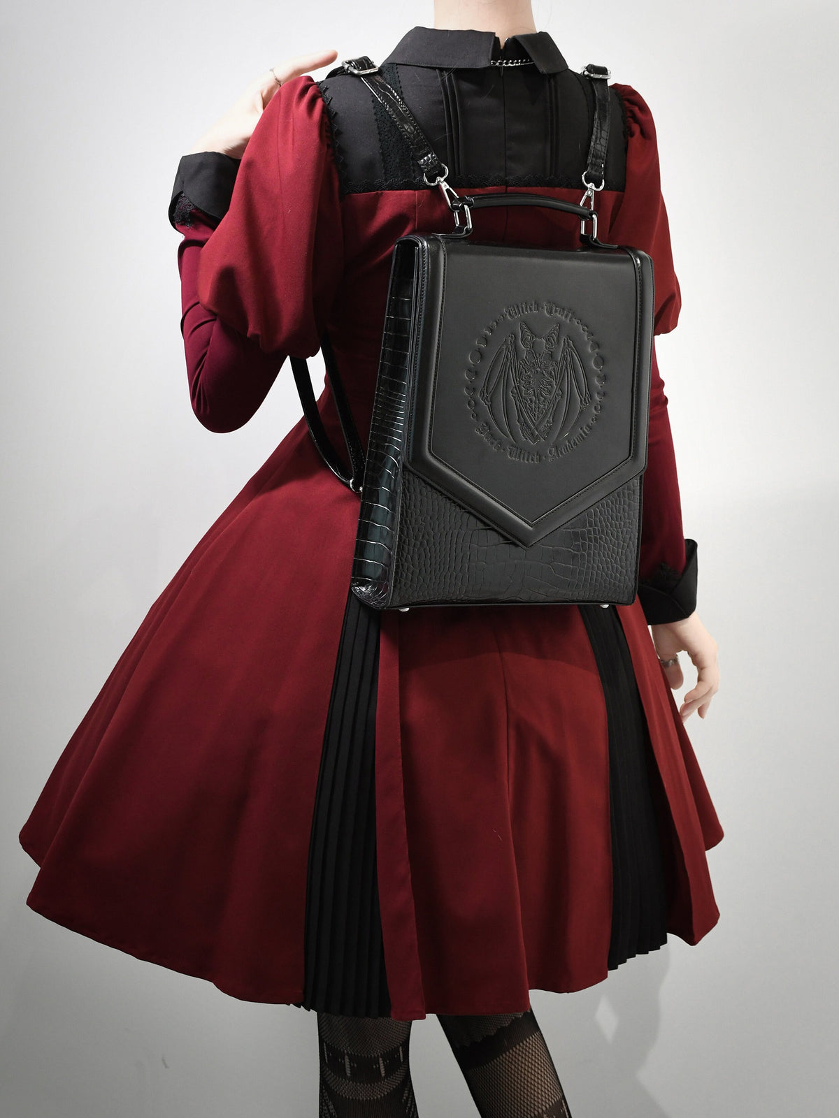 Wandelbarer Rucksack mit geprägter Fledermaus