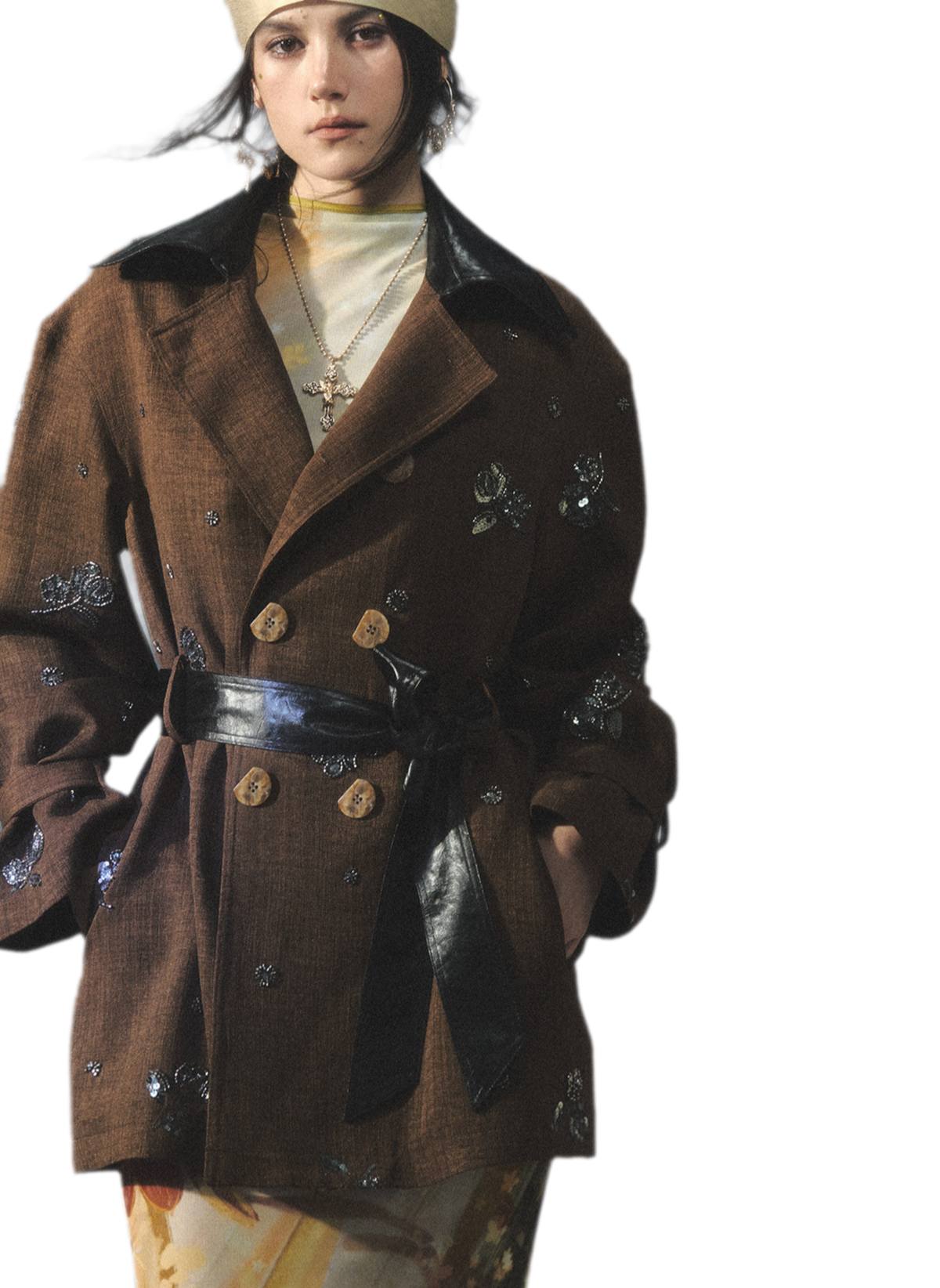 Trench in pelle con bordi, ricami e perline