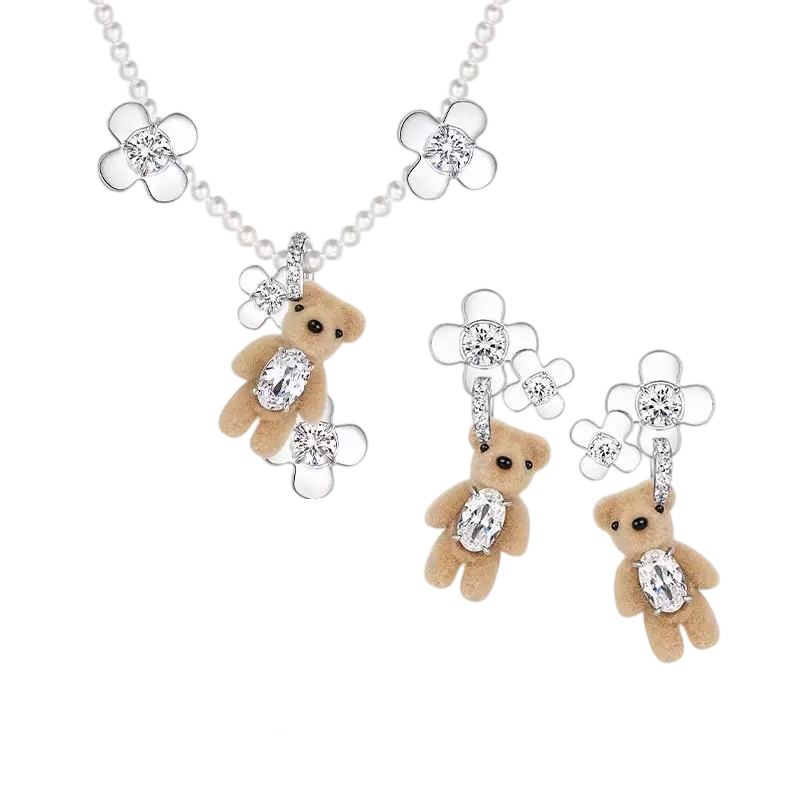 Floral Bear Pearl Necklace