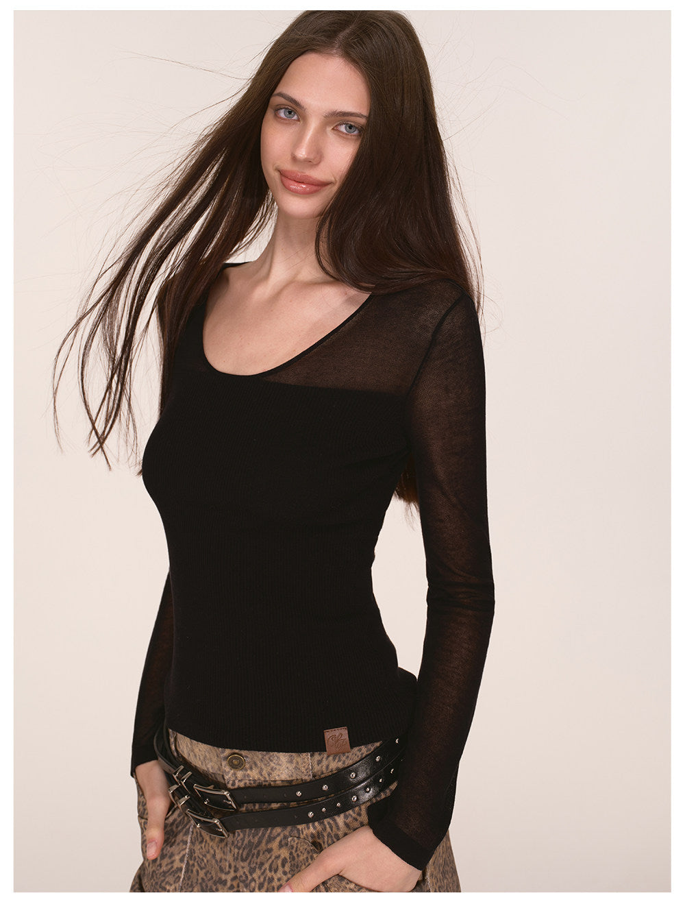 Top in maglia trasparente con scollo a V in Tencel