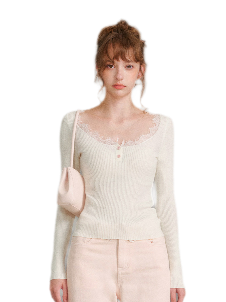 Schmal geschnittenes Stricktop mit Spitzenbesatz