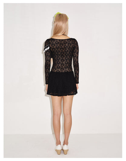 Mini-Kleid aus strukturierter Spitze mit Cut-outs