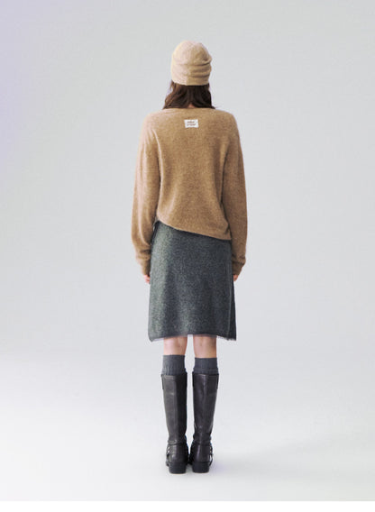 Flauschiger Mohairpullover mit V-Ausschnitt