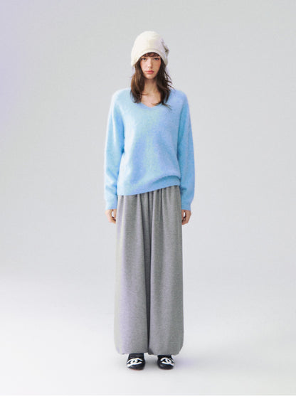 Flauschiger Mohairpullover mit V-Ausschnitt