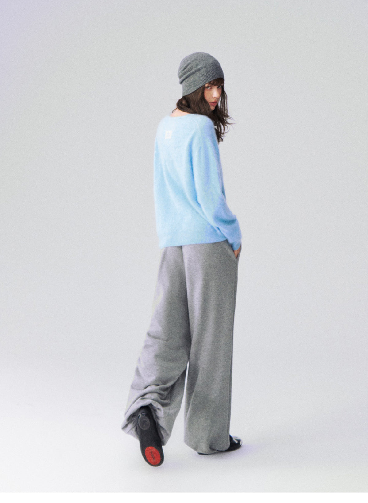 Flauschiger Mohairpullover mit V-Ausschnitt