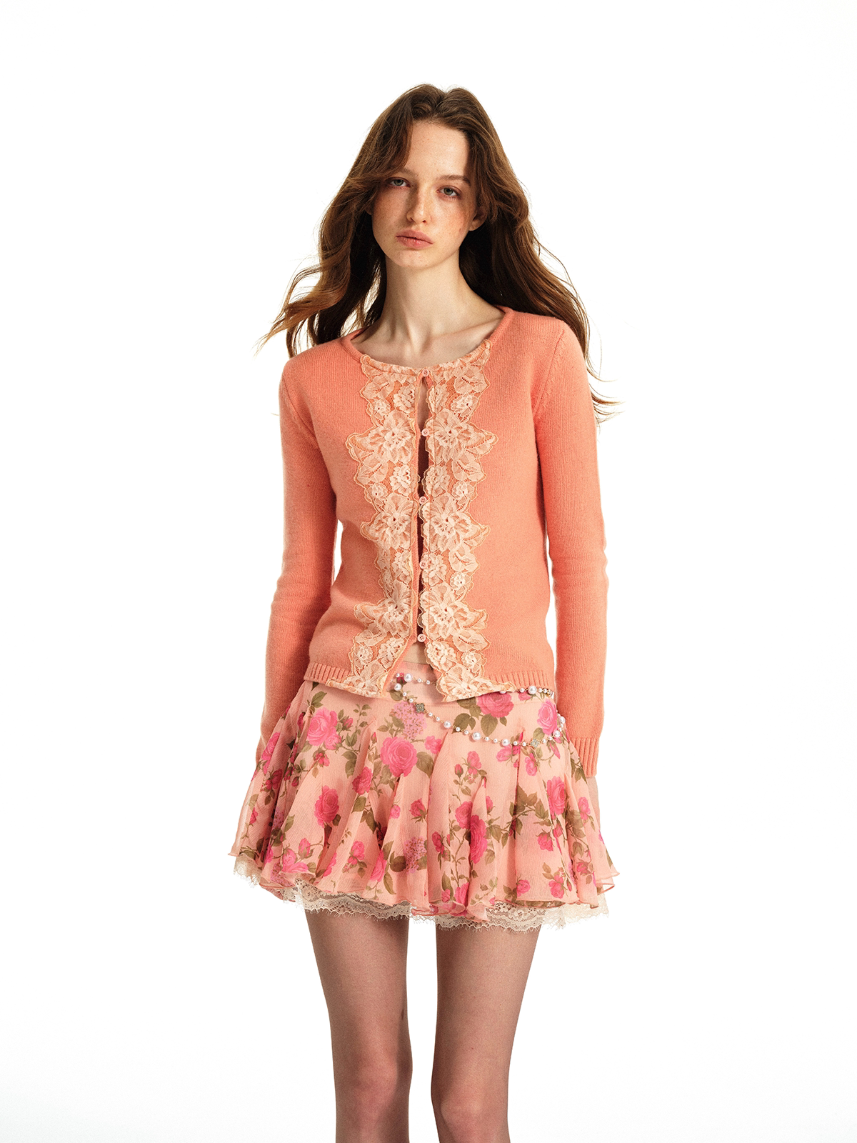 Conjunto de cárdigan de lana y falda de encaje
