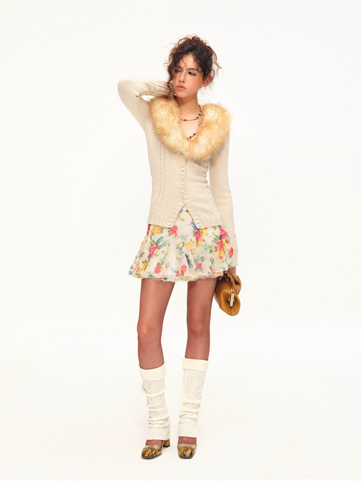 Bộ cardigan và chân váy dệt kim ánh nhũ