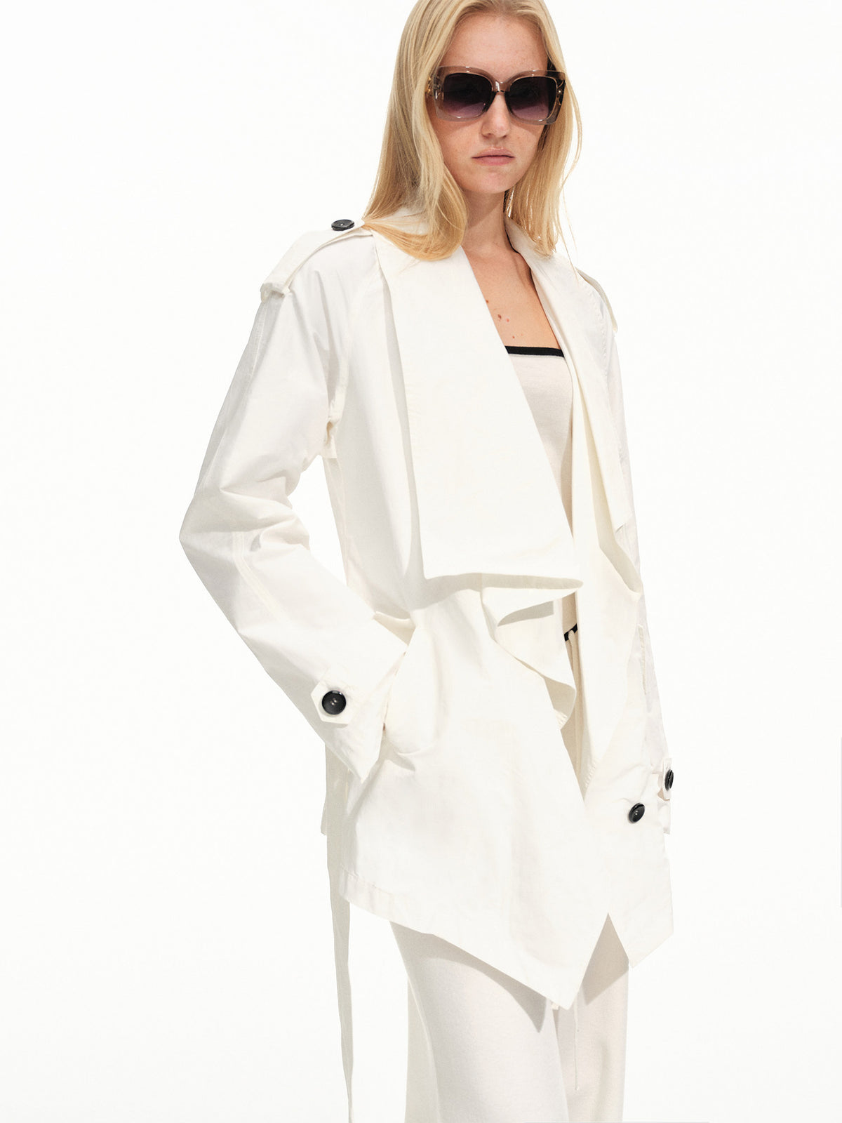 Plissierter zweireihiger Trenchcoat