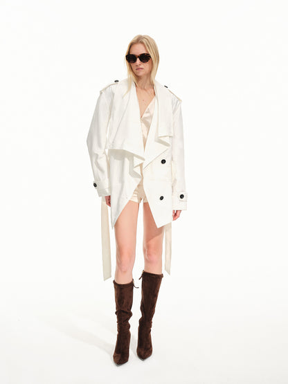 Plissierter zweireihiger Trenchcoat