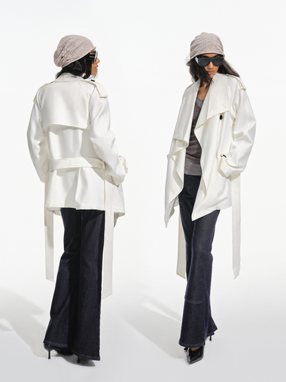 Plissierter zweireihiger Trenchcoat