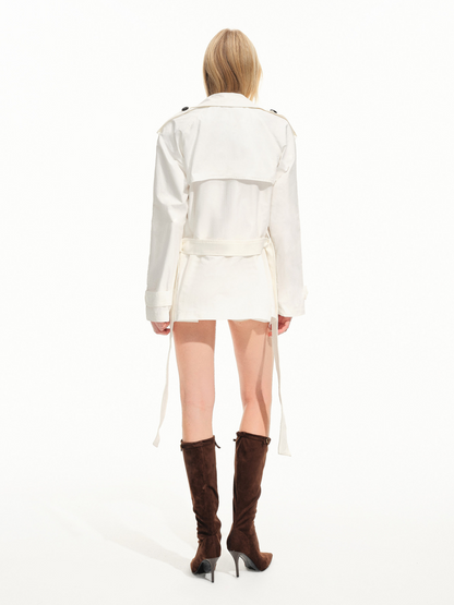 Plissierter zweireihiger Trenchcoat